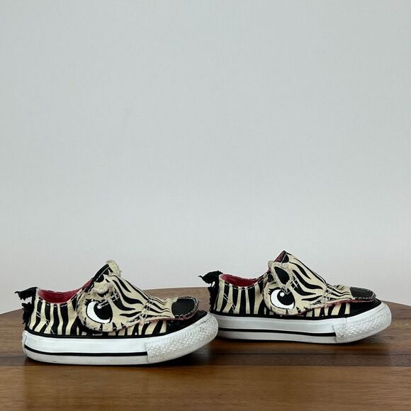 Little Kids Childrens Converse‎ Zebra Tongue Animal Shoes Sneakers Size 4 C GUC - Picture 1 of 8